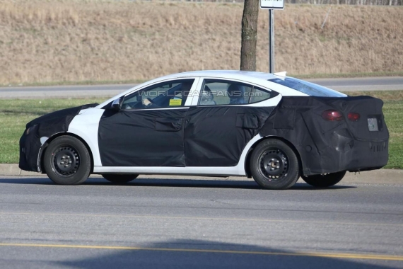 Hyundai Elantra spy 04