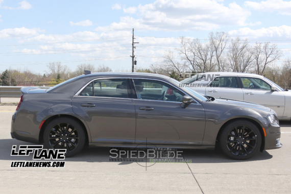 Chrysler 300 SRT spy 04