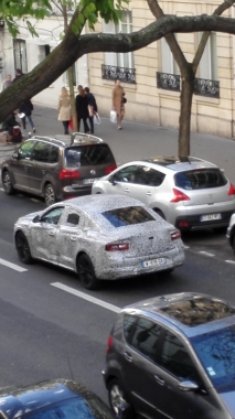 Renault Laguna successor spy 04