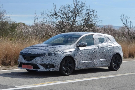 Renault Megane spy 01