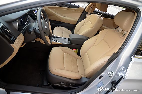 2011�����{����2.0GLX�ԄӺ��A��