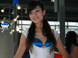 2007���ڳ�չ�㳵��Ů����