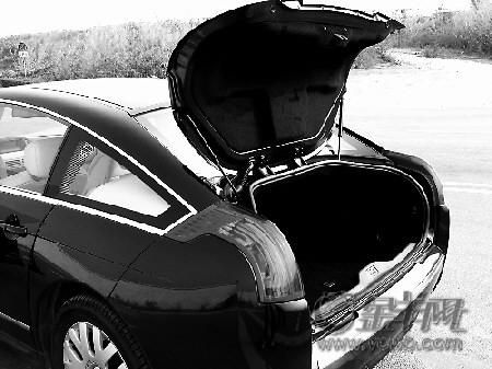 �� ��: 768377 ������
��Ӱ����: ����
�ļ���:car3751.jpg����
�ļ���С:K����
�� X ��:337 X 450����
˵��:car3751.jpg