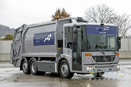 梅赛德斯-奔驰卡车展示旗舰载重车(图)