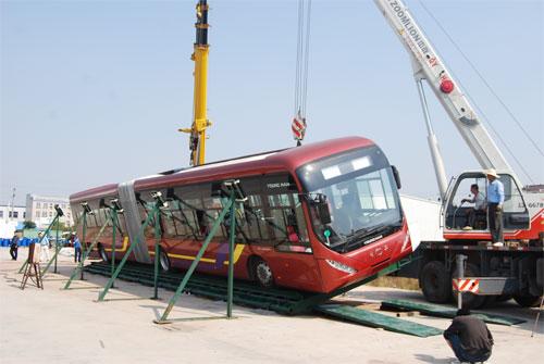 青年实现18米BRT国内第一翻 达欧盟认证标准
