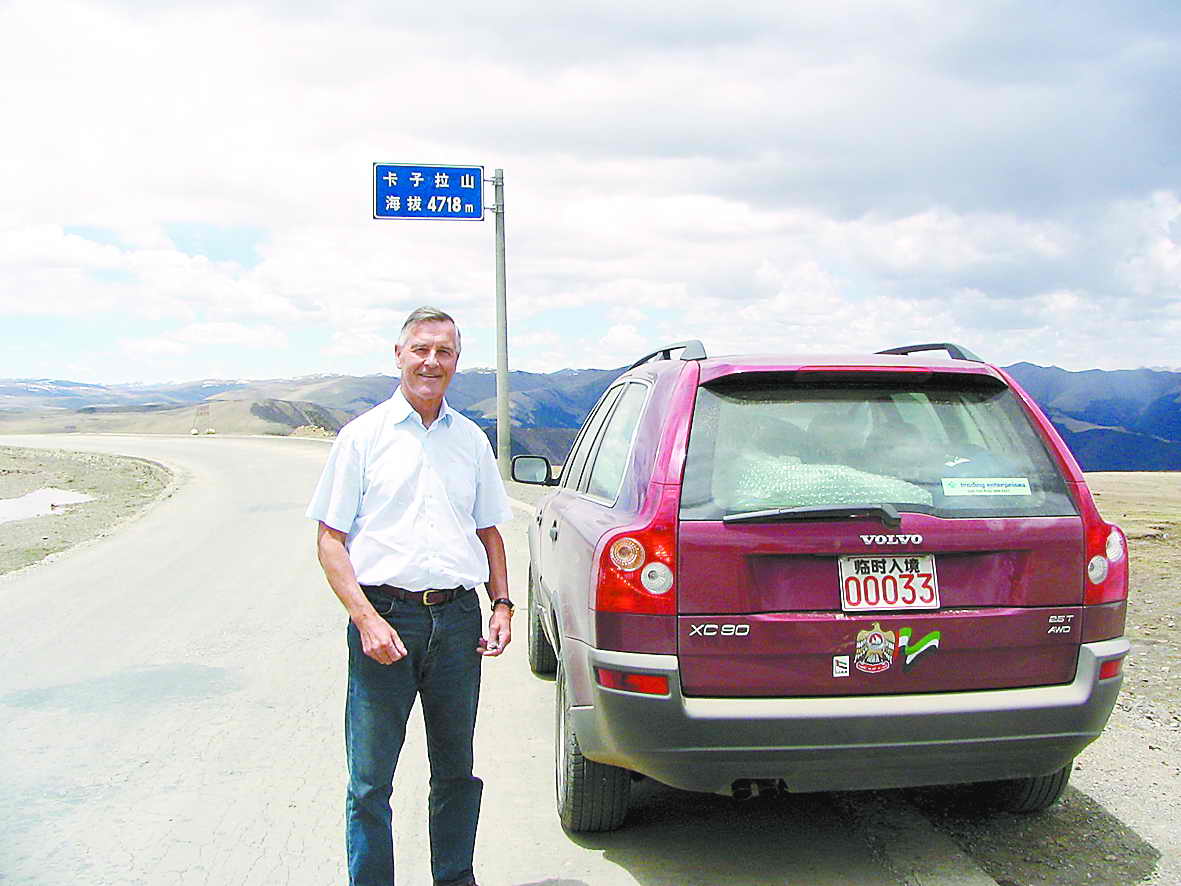 67岁英国老人驾Volvo汽车横穿欧亚大陆