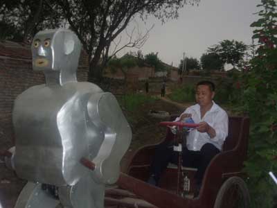 北京农民发明家造出拉洋车的机器人(图)