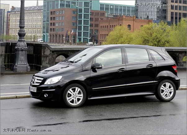 3款新车8日齐发 奔驰\/宝马撞车