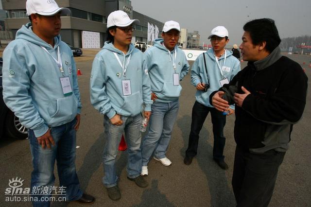 �µ���ɫ��ʻ-ݼӢѵ��Ӫ