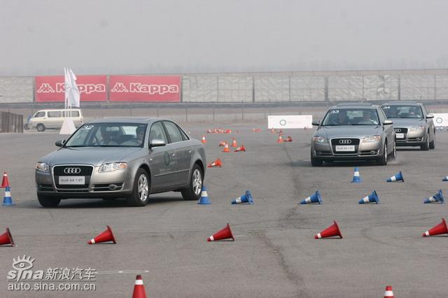 �µ���ɫ��ʻ-ݼӢѵ��Ӫ