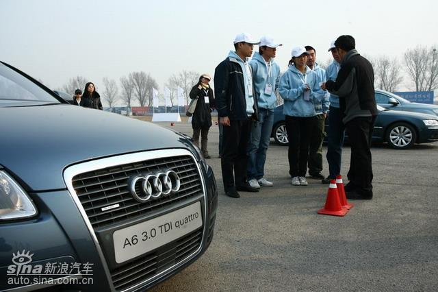 �µ���ɫ��ʻ-ݼӢѵ��Ӫ