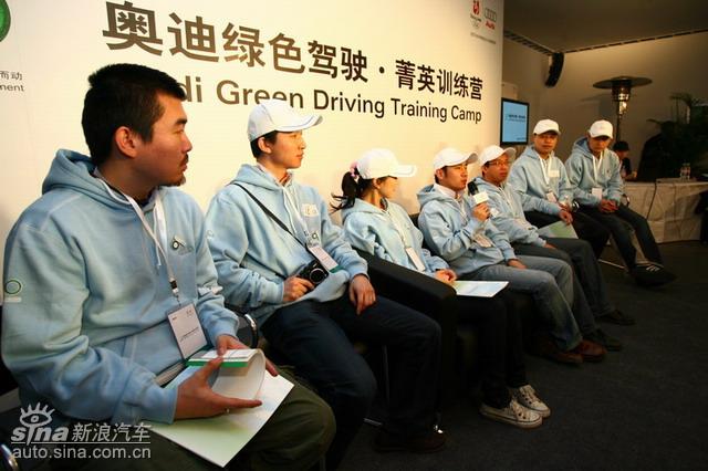 �µ���ɫ��ʻ��ݼӢѵ��Ӫ