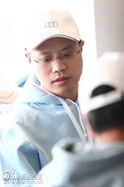 �µ���ɫ��ʻ��ݼӢѵ��Ӫ