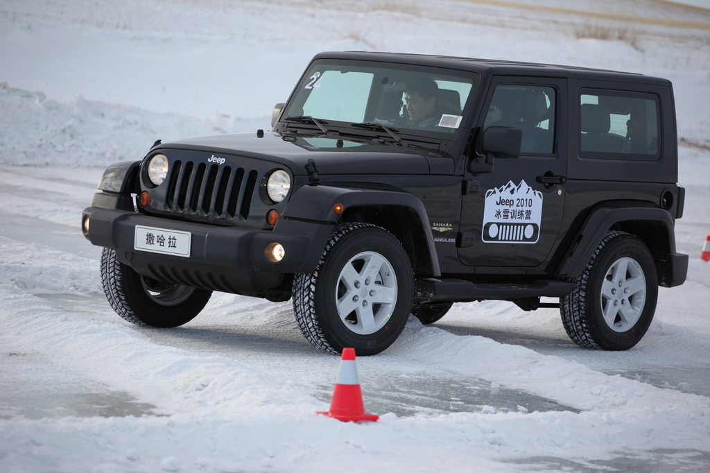 新浪汽车冰雪体验jeep全系车型