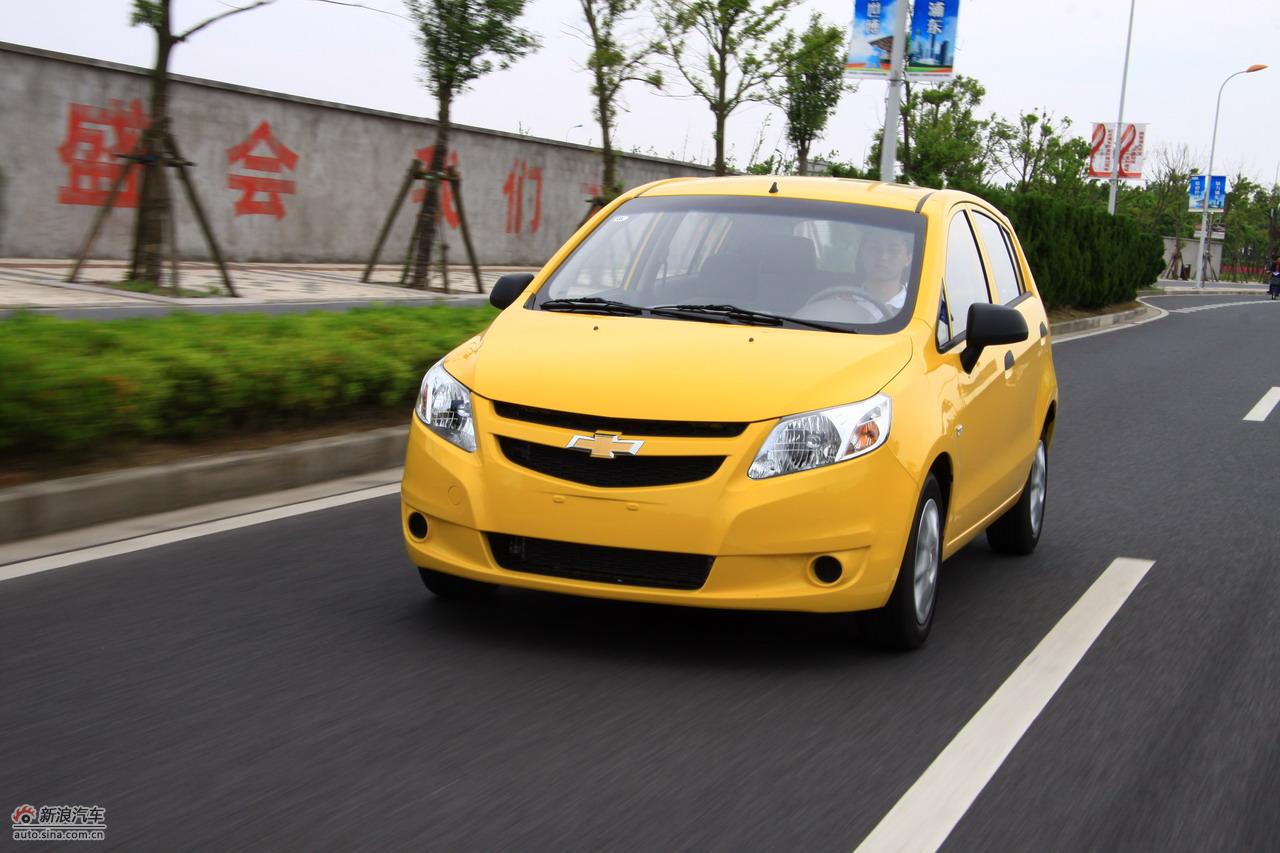 新赛欧两厢动态实拍图