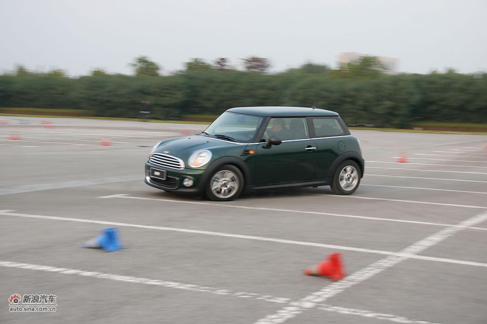 2011MINI ONE̬