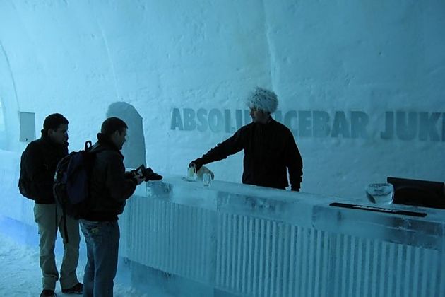 极光之旅 造访瑞士小镇冰酒店