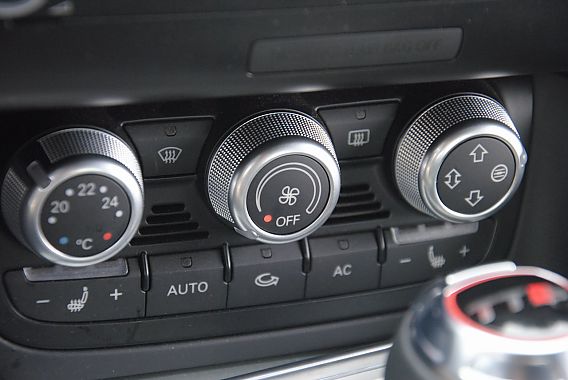 2011款TTS Coupe內(nèi)飾及配置 2011款TTS Coupe內(nèi)飾及配置