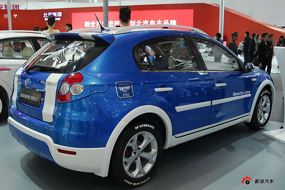 �A�����A�E��CROSS