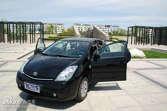 普锐斯部分车型优惠2.5万元 店内有现车