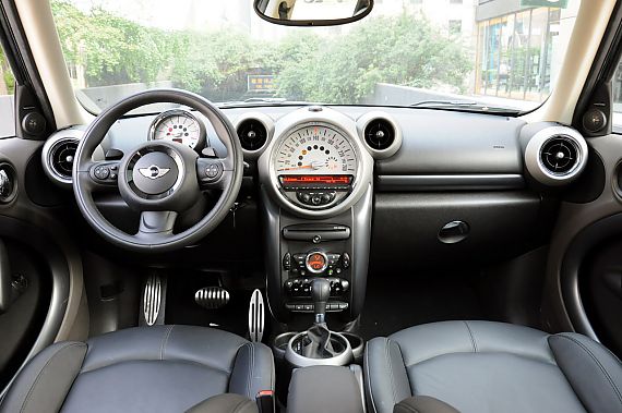 2011MINI COUNTRYMANʵ