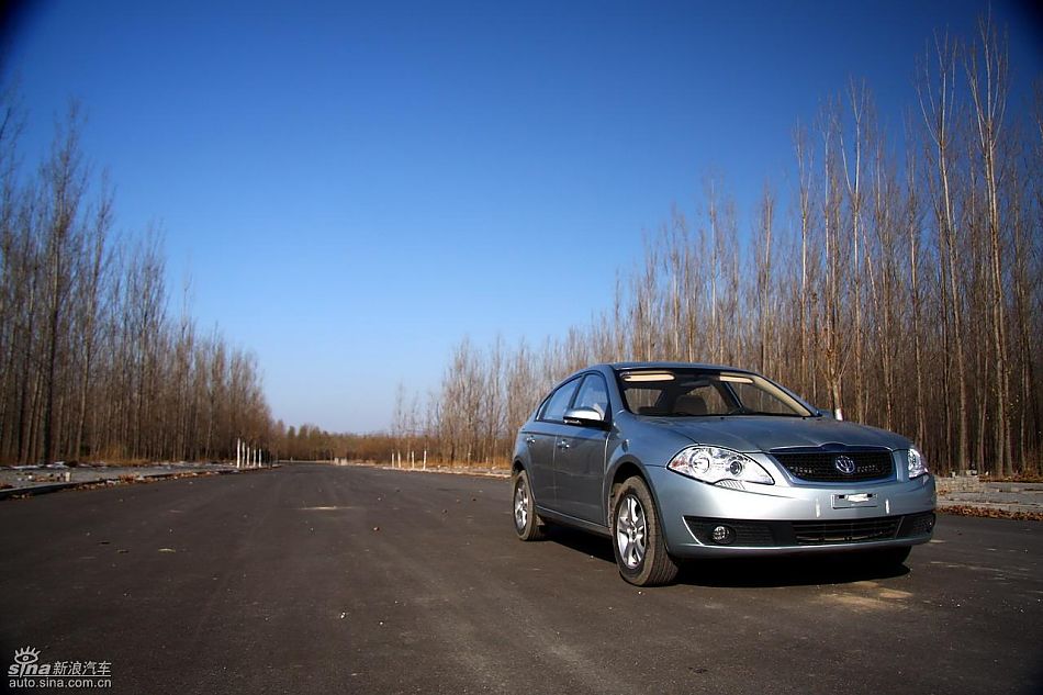 迪拜人均月收入_月收入5000买什么车(2)