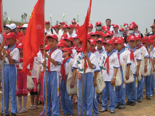 参加活动小学生