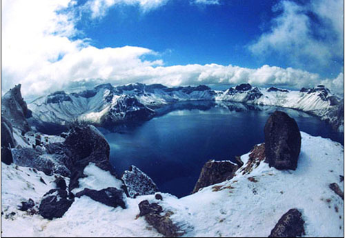 长白山天池:世界上海拔最高最深的火山口湖