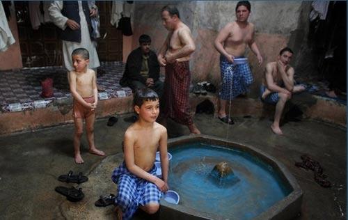 Kabul, bathhouse, men take a shower is not naked