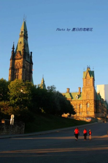 The sunset of the Canadas Parliament buildings