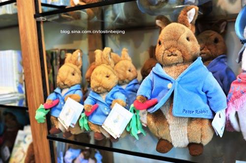 In all the Beatrix Potter image of the animal, Peter Rabbit is one of the most famous. Born in 1903 in the Peter Rabbit, older than Mickey Mouse and Donald Duck larger twenties.