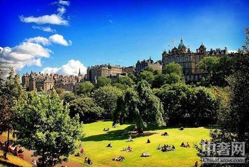 Edinburgh is the center of southern Scotland lowland