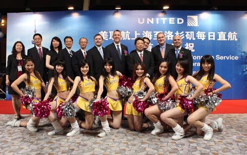 美联航庆祝上海-洛杉矶每日直飞航线开航