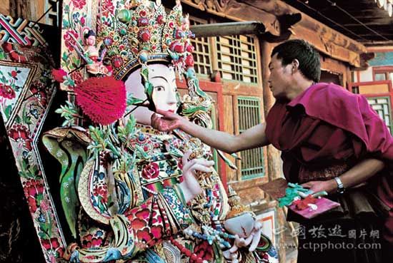 青海塔尔寺:探奇神秘的酥油花