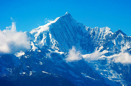 白色雪山