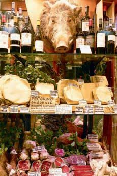 吃野猪肉是ESTRUCAN文明的古老传统，最值 得一尝的是用野猪肉肉酱调味的意大利面