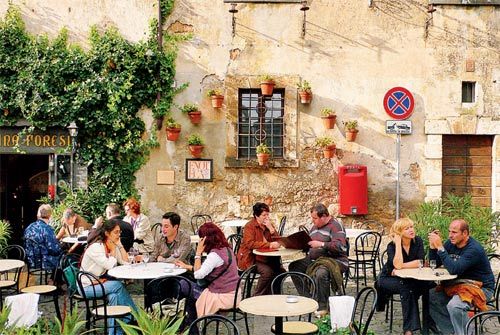 被称为“旧世界里的旧世界”的意大利酒庄们依然固守着祖传秘方手工制作，骄傲地宣称只给“懂酒的人欣赏”