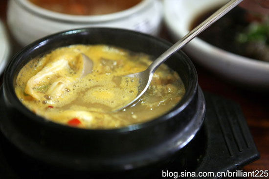 �[麴酱汤，也是韩国非常普遍传统的食物。