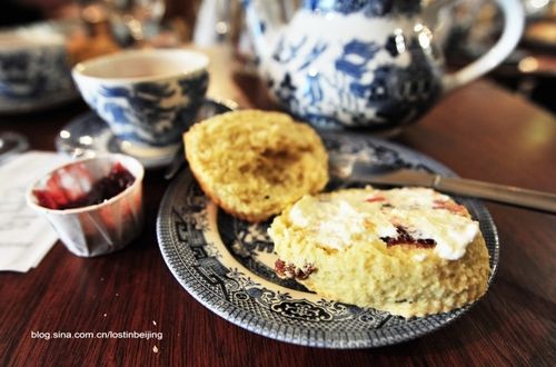 Sina travel pictures: muffins very sweet Photography: trees and fishing alone