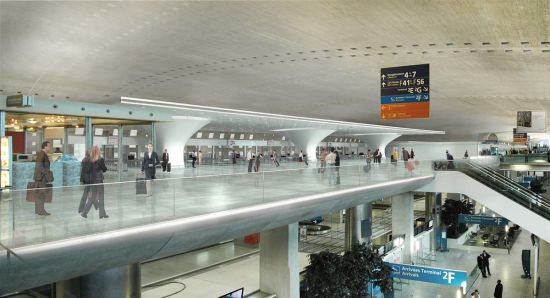 乘客称赞巴黎戴高乐机场的优质服务