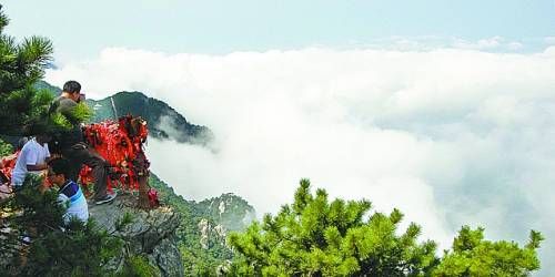  Mount Lu cloud change unpredictably, often turn instantly changed shape.