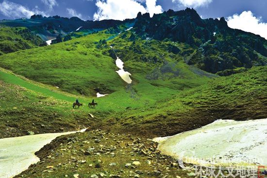 Tianshan mountain scenery