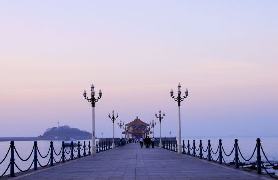 到黄海之滨明珠青岛 看红瓦绿树碧海蓝天