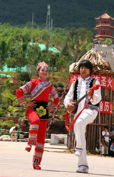 彝族传统节日火把节的来历和风俗