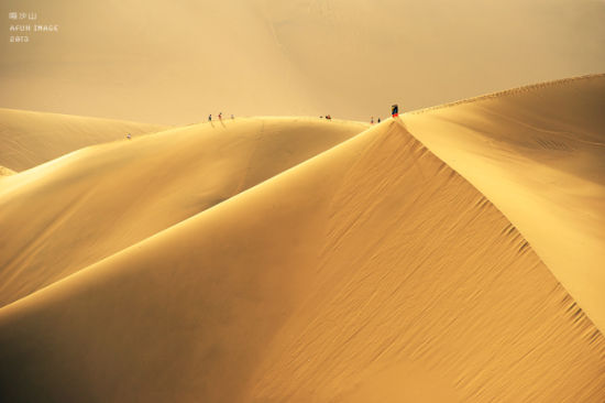 品味敦煌的大漠黄沙与凝重时光