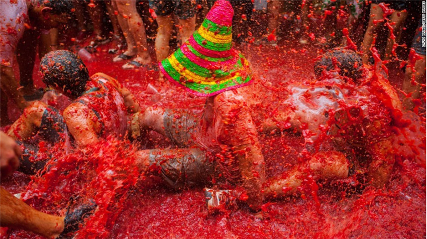 血战中的狂欢 西班牙布尼奥尔番茄大战_新浪旅游_新浪网