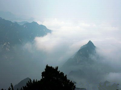 攀登高峰终南山