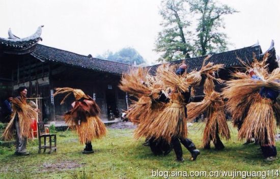 罕见的神秘舞蹈:土家族的“毛古斯”(组图)(2)