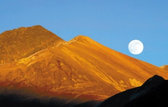 拉萨 明月照亮心灵家园