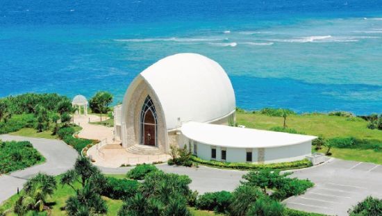 冲绳的教堂都建在最美的海边。